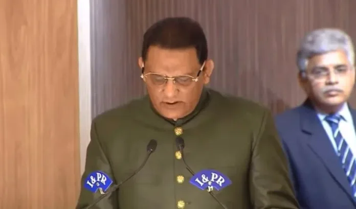 Mohd-Azharuddin-sworn-in-as-Minister-in-Telangana-Cabinet_V_jpg--816x480-4g